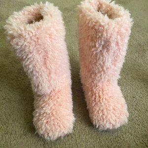 Pink Fuzzy Boots 💕